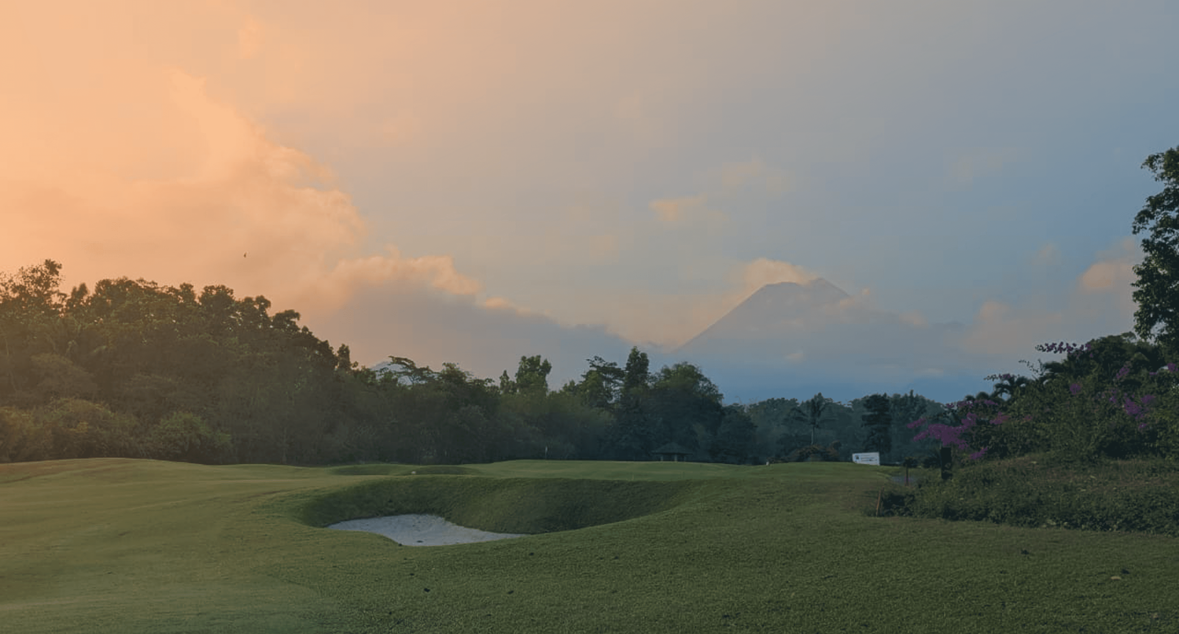 Bentang lereng Merapi di Desa Batur Berdikari pada pagi hari